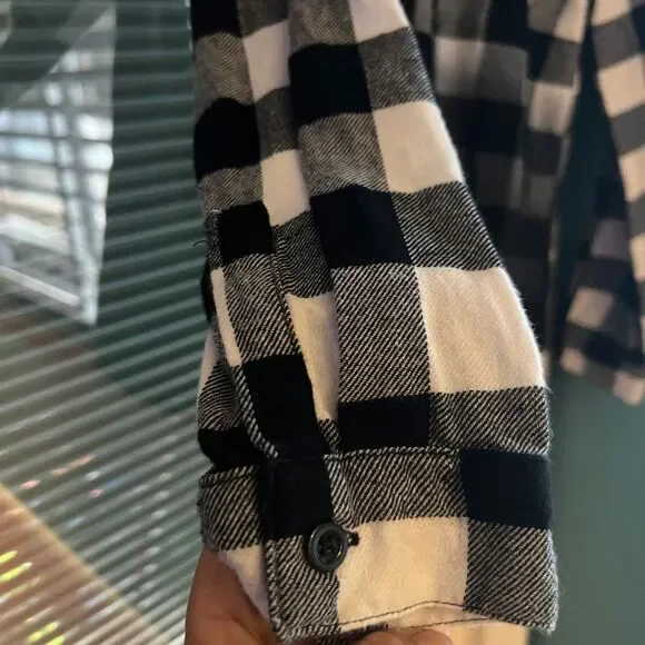 DBOYS FLANNEL SIZE MEDIUM - Picture 3 of 4